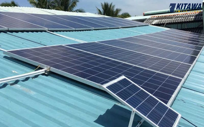 lắp pin mặt trời trên mái tôn