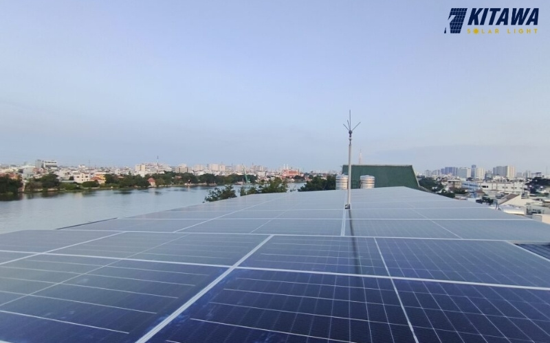 Diện tích mái cần thiết khi lắp hệ thống điện mặt trời 28kWthường dao động khoảng từ 140 - 200 met vuông