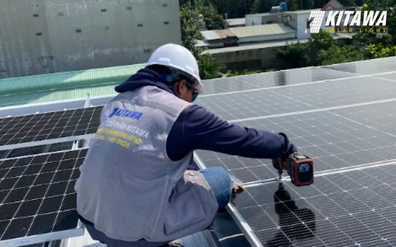 kỹ sư Kitawa hỗ trợ kỹ thuật cho khách hàng