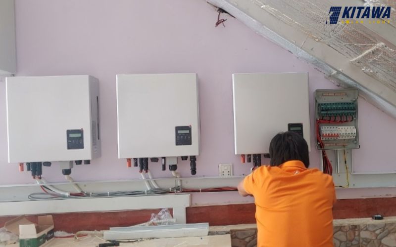 lắp đặt pin lưu trữ điện mặt trời