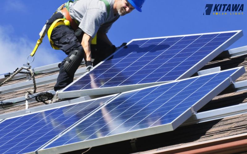 lắp đặt tấm pin năng lượng mặt trời