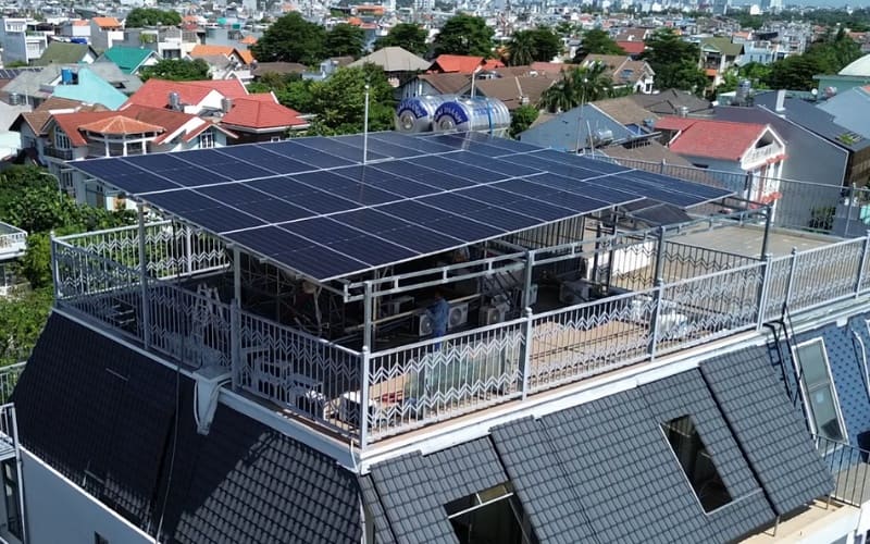 Tấm pin năng lượng mặt trời Jinko 635W hiệu suất cao vượt trội