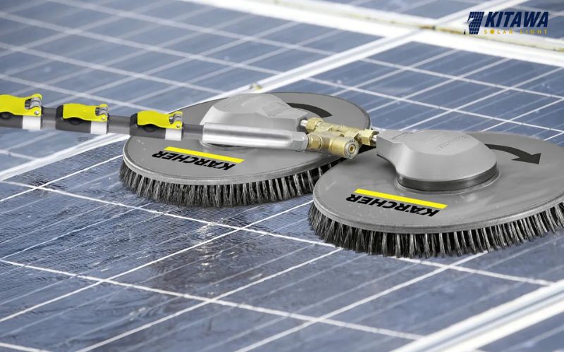 Lưu ý quan trọng khi vệ sinh tấm pin