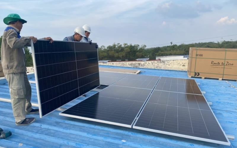 Tấm pin Jinko 590W được trang bị lớp kính cường 2 lớp chắc chắn