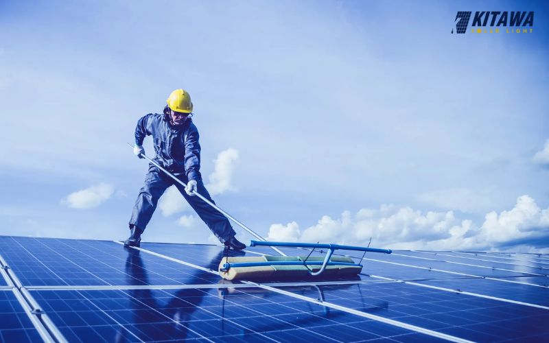 vệ sinh tấm pin điện mặt trời