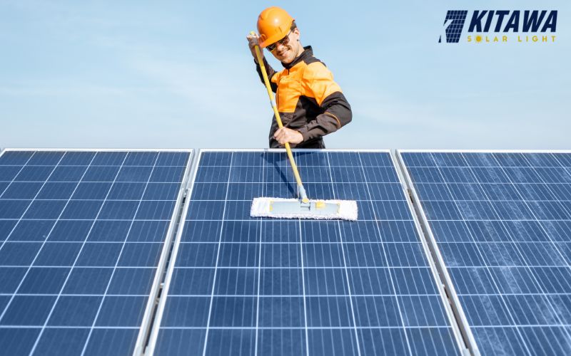 Vệ sinh tấm pin năng lượng định kỳ