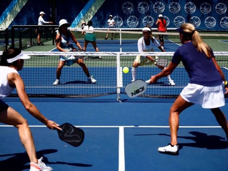 Bóng pickleball làm bằng gì? Tìm hiểu các loại bóng pickleball hiện nay