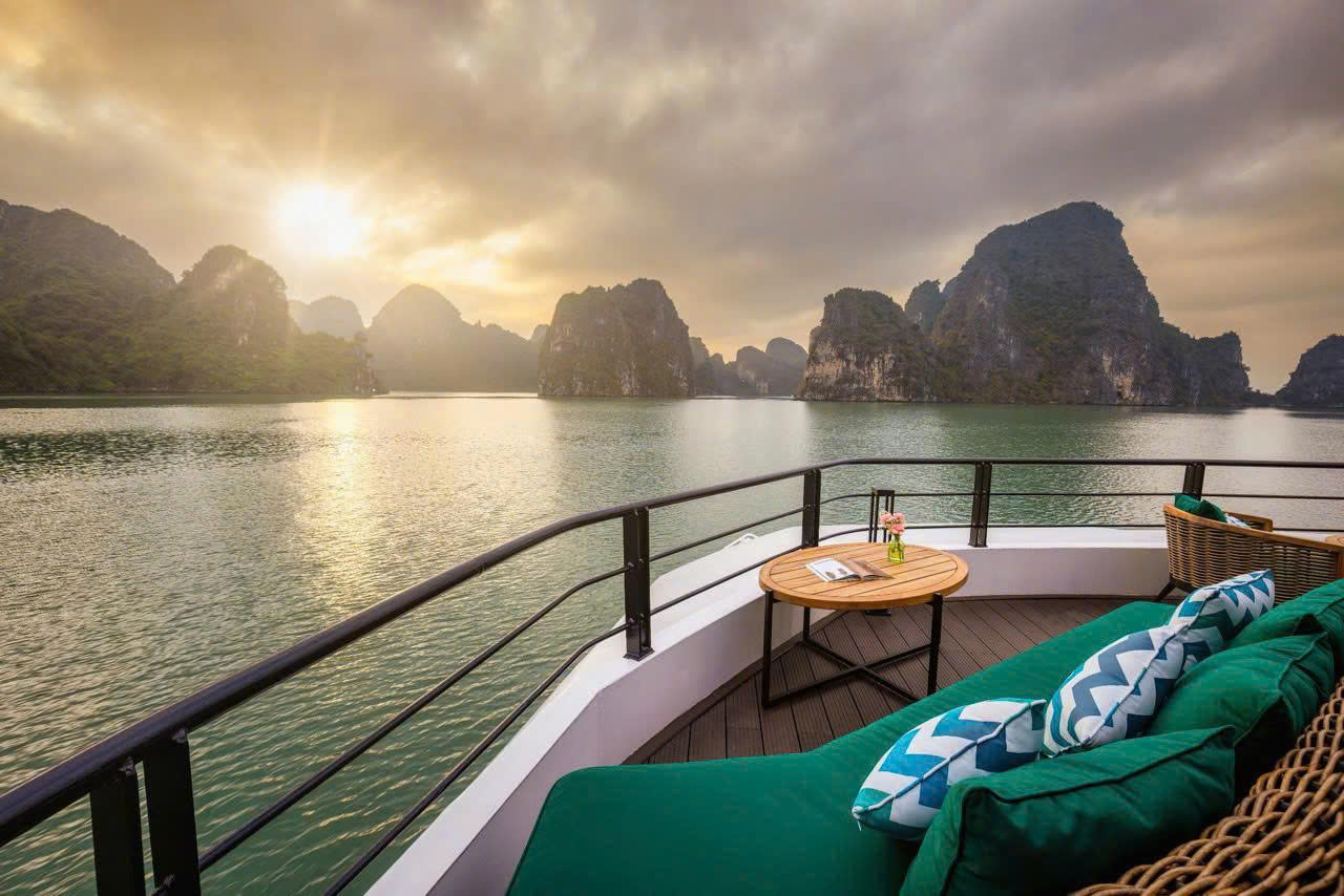 HALONG CATAMARAN PREMIUM DAY CRUISE 5STAR- 할롱 카타마란 프리미엄 – 란하베이를 품은 럭셔리 카타마란 크루즈