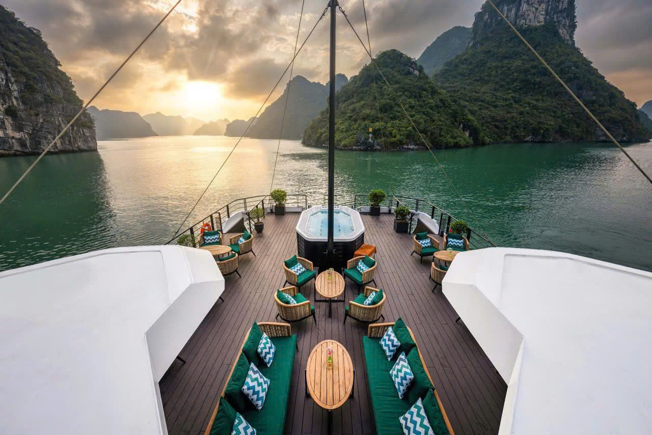 HALONG CATAMARAN PREMIUM DAY CRUISE 5STAR- 할롱 카타마란 프리미엄 – 란하베이를 품은 럭셔리 카타마란 크루즈