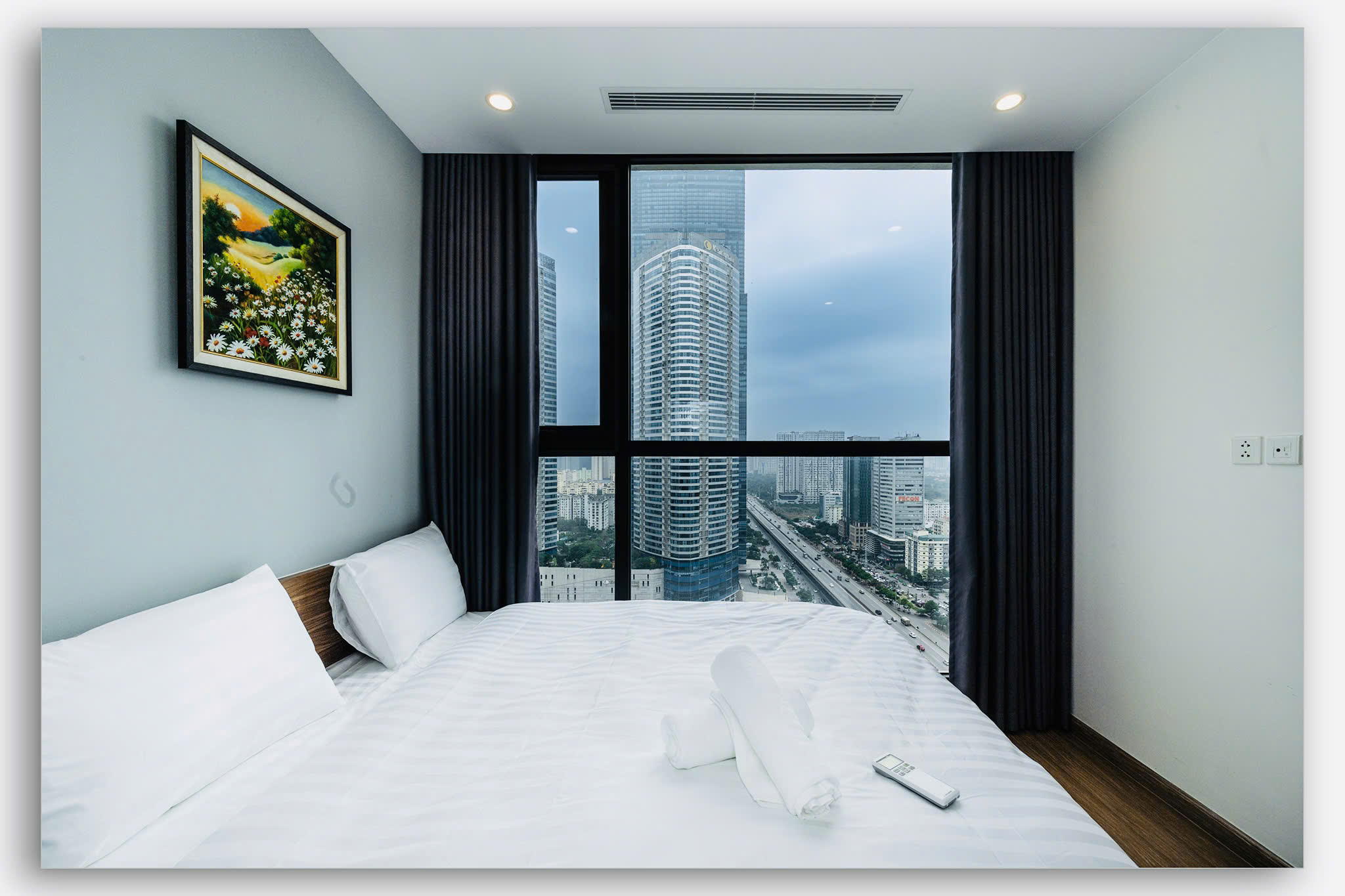 🌇[Vinhomes SKY LAKE] 빈홈스 스카이레이크 – 하노이 도심 속 2베드룸 럭셔리 아파트 “하늘 위의 휴식”