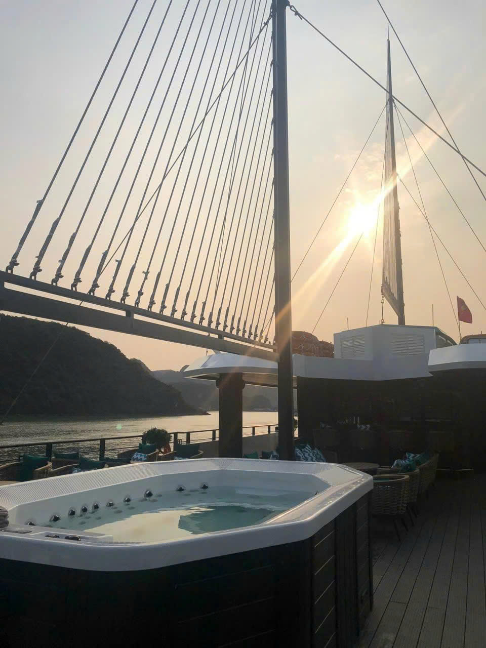 HALONG CATAMARAN PREMIUM DAY CRUISE 5STAR- 할롱 카타마란 프리미엄 – 란하베이를 품은 럭셔리 카타마란 크루즈