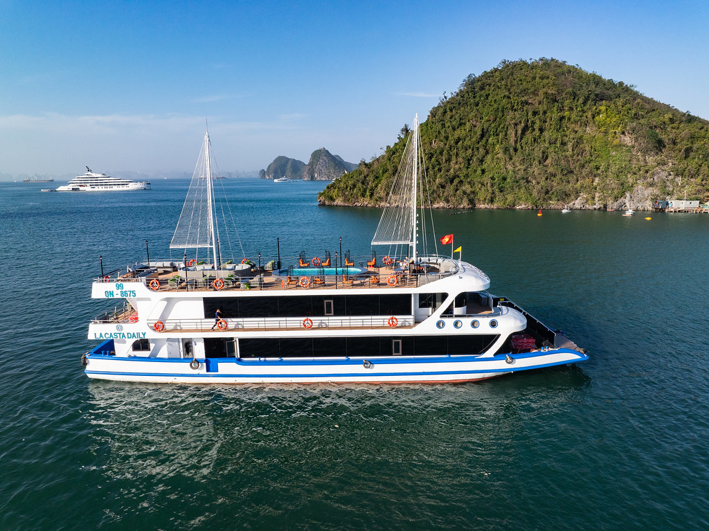 Lacasta Halong Bay Tour 럭셔리 라카스타 하롱베이 크루즈 당일 투어  [왕복 리무진- 입장권- 중식- 가이드 포함)