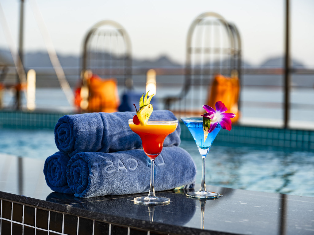 Lacasta Halong Bay Tour 럭셔리 라카스타 하롱베이 크루즈 당일 투어  [왕복 리무진- 입장권- 중식- 가이드 포함)