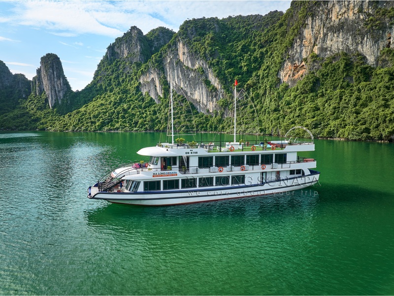 SONATA CRUISE 소나타 하롱베이 고급 크루즈 (리무진/ 버스- 입장권- 가이드- 중식 포함)