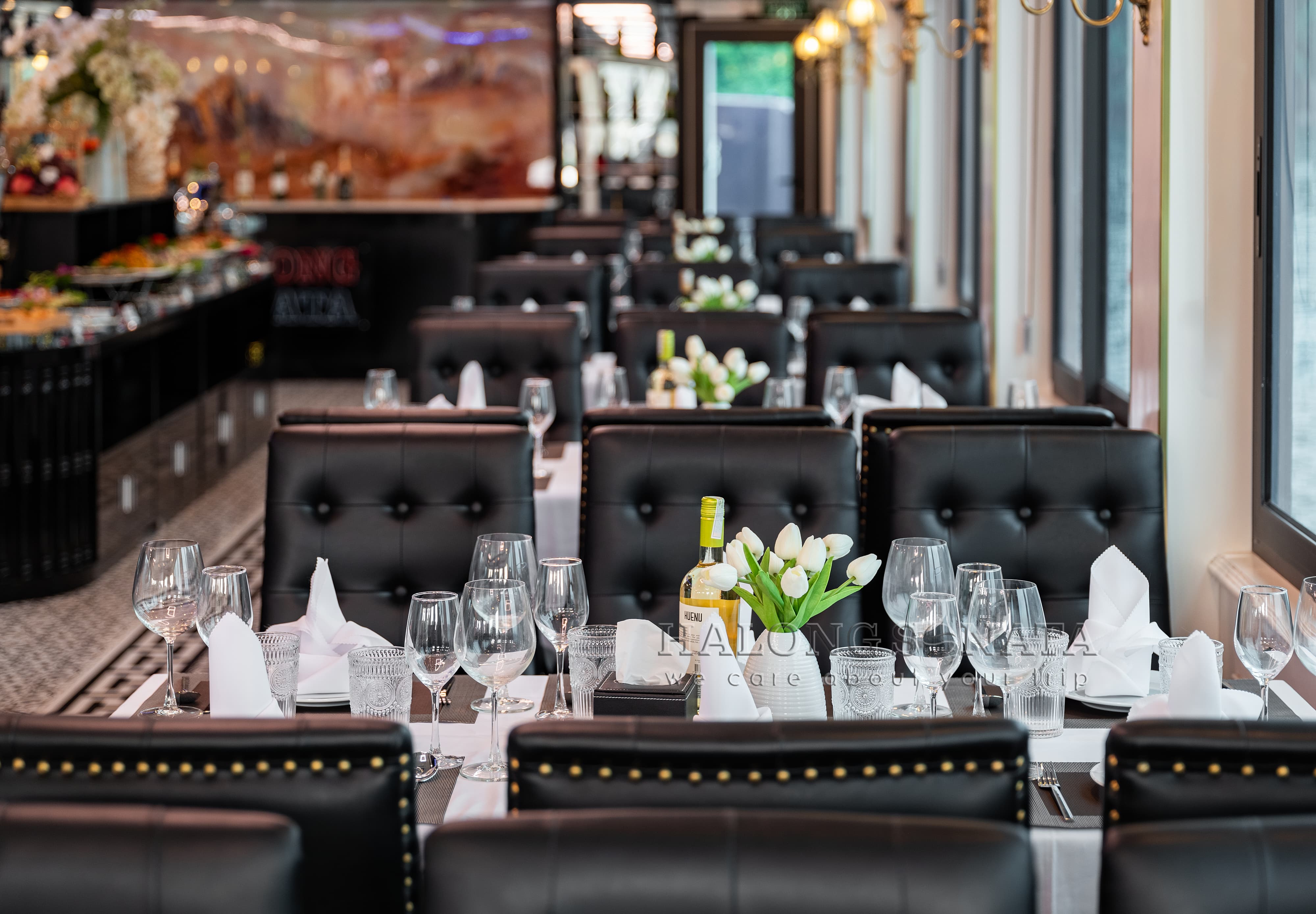 SONATA CRUISE 소나타 하롱베이 고급 크루즈 (리무진/ 버스- 입장권- 가이드- 중식 포함)