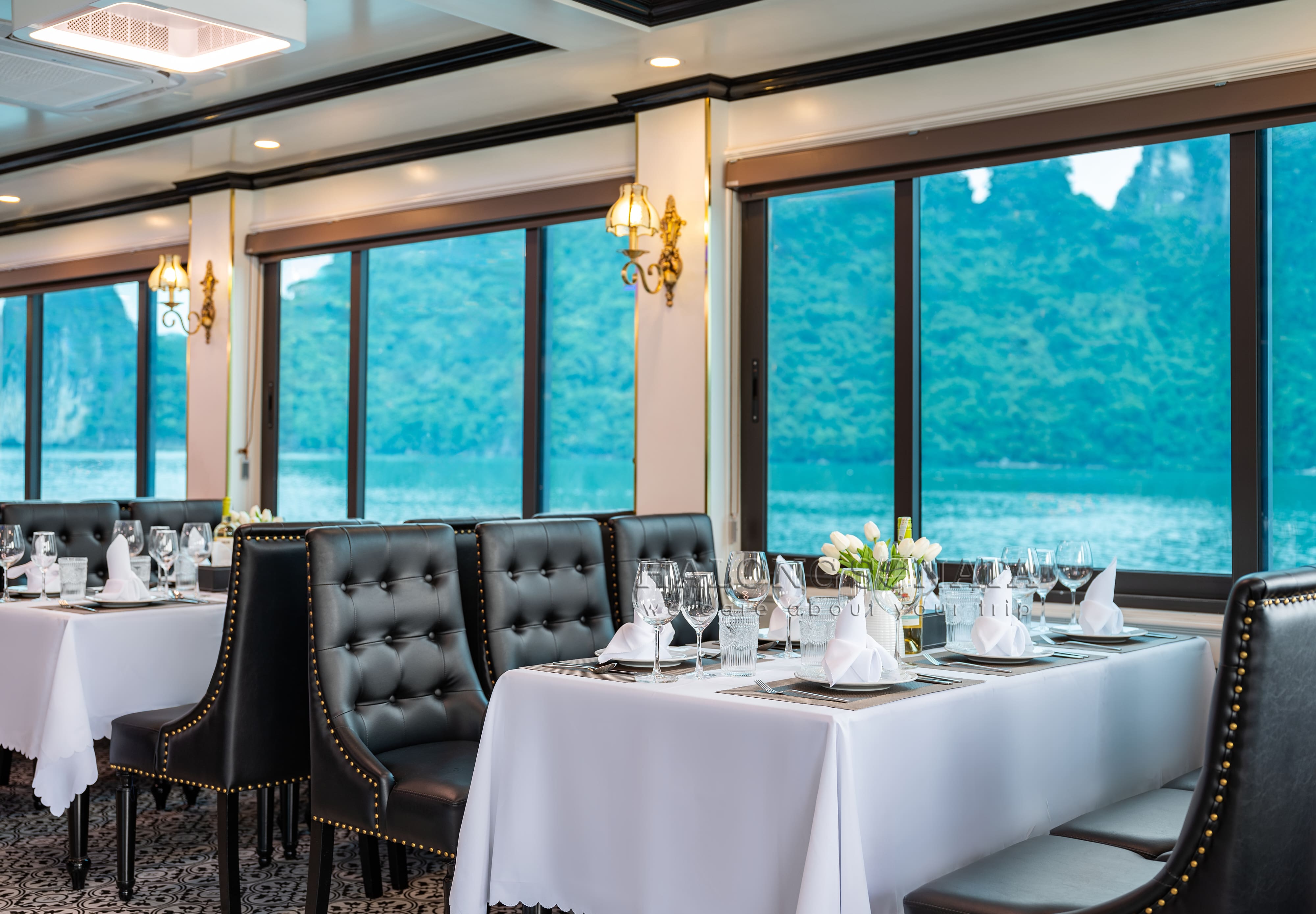 SONATA CRUISE 소나타 하롱베이 고급 크루즈 (리무진/ 버스- 입장권- 가이드- 중식 포함)