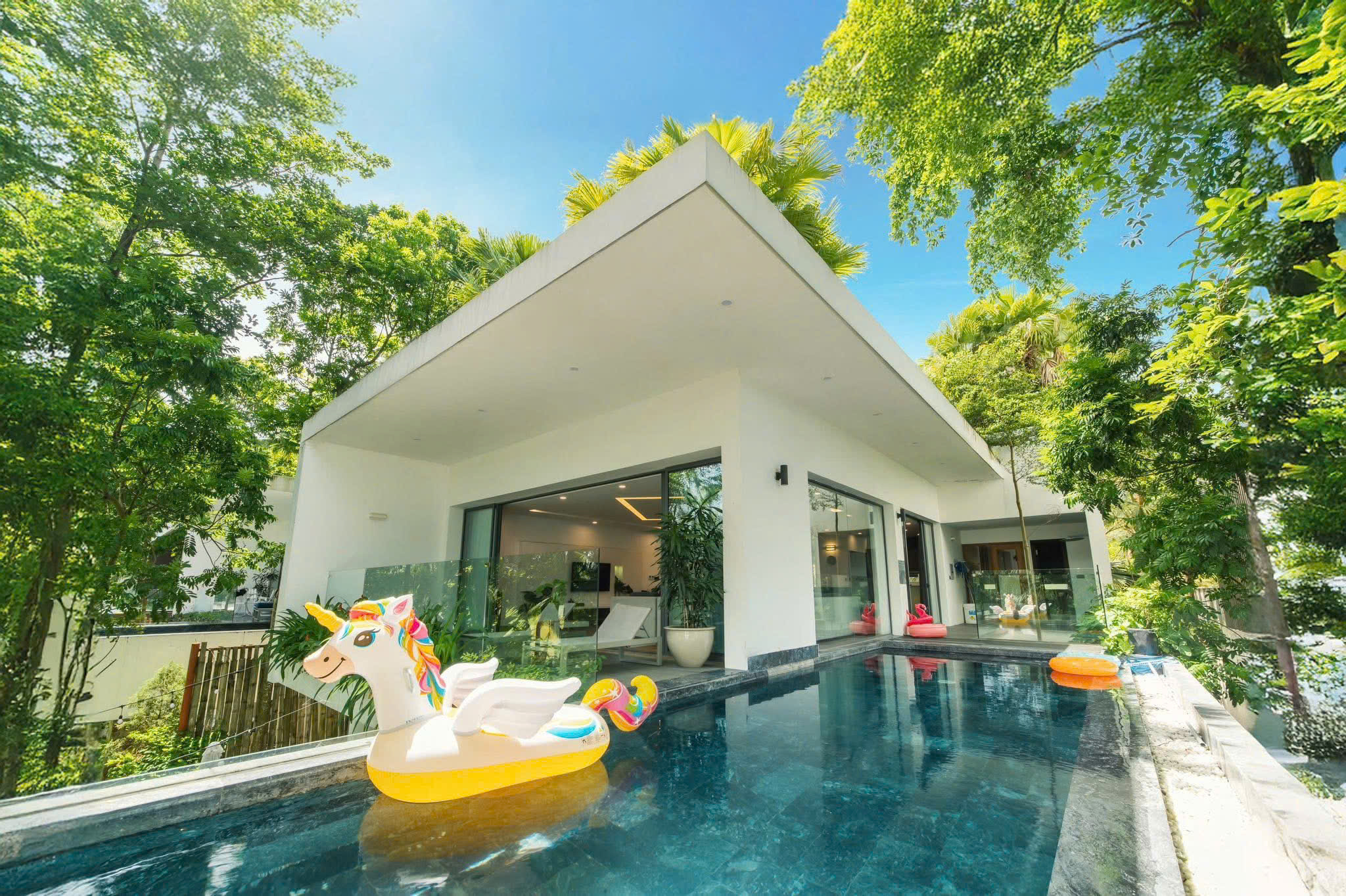 H0.8– 플라밍고 프라이빗 풀빌라 (5베드룸, 넓은 정원 포함)