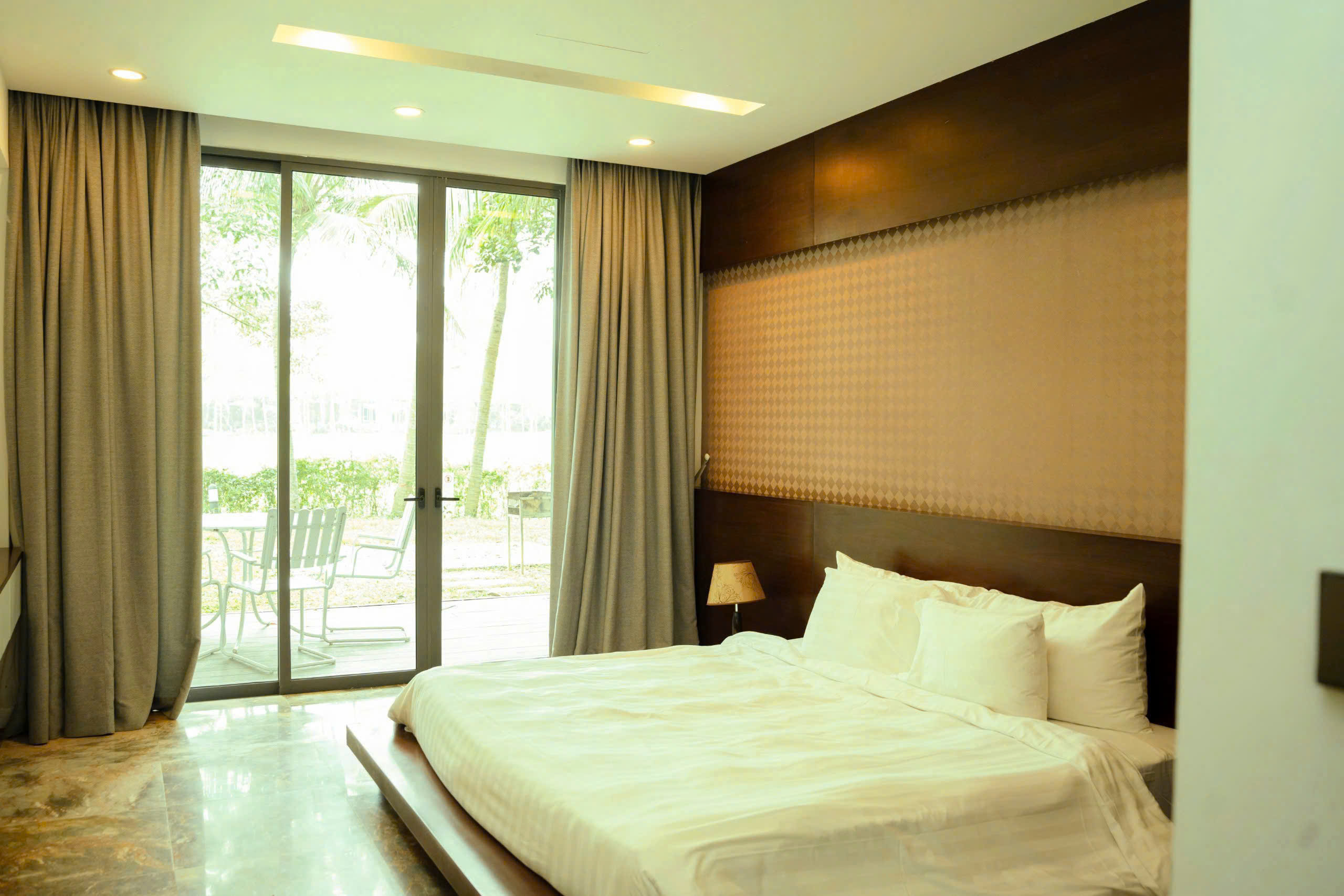 H0.8– 플라밍고 프라이빗 풀빌라 (5베드룸, 넓은 정원 포함)