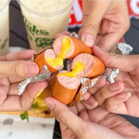 XÚC XÍCH NƯỚNG CUÔN GIẤY BẠC NHÂN XỐT PHÔ MAI LC - 500g