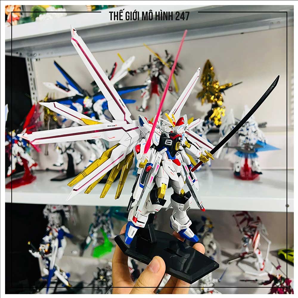 Mô Hình Gundam HG 250 Mighty Strike Freedom Fighter (Tặng đế + Decal nước)