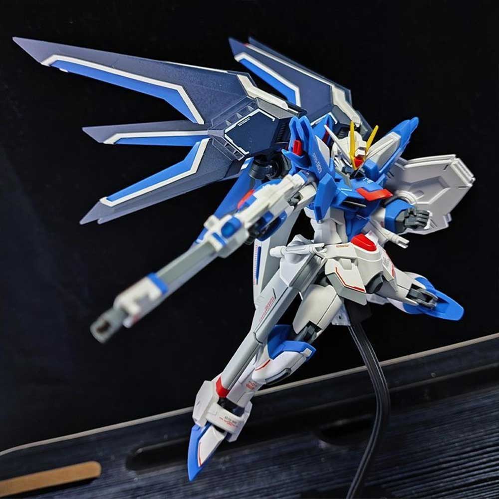 Mô hình lắp ráp Rising Freedom 1/144 (Tặng đế + decal dán)