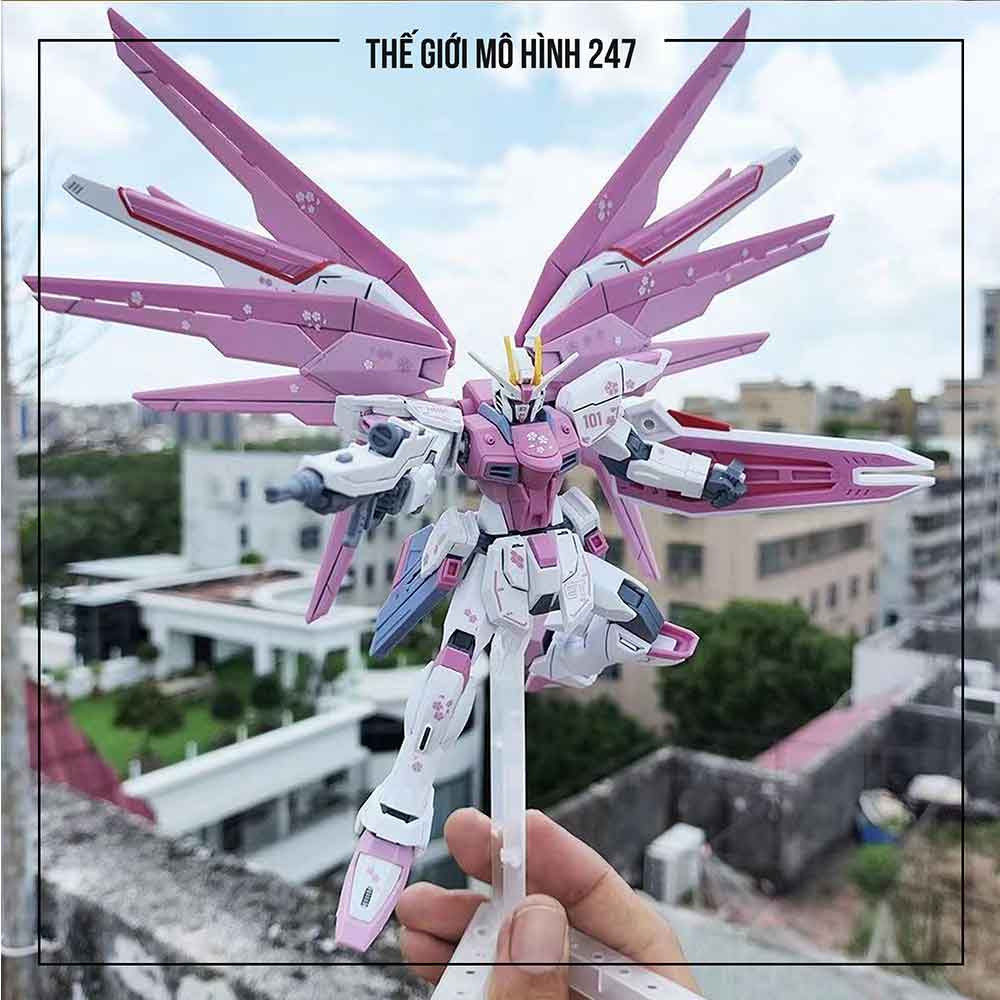 Mô hình Gundam Sakura Hồng Free Strike 2.0 HG 1/144 (Tặng decal nước + đế)