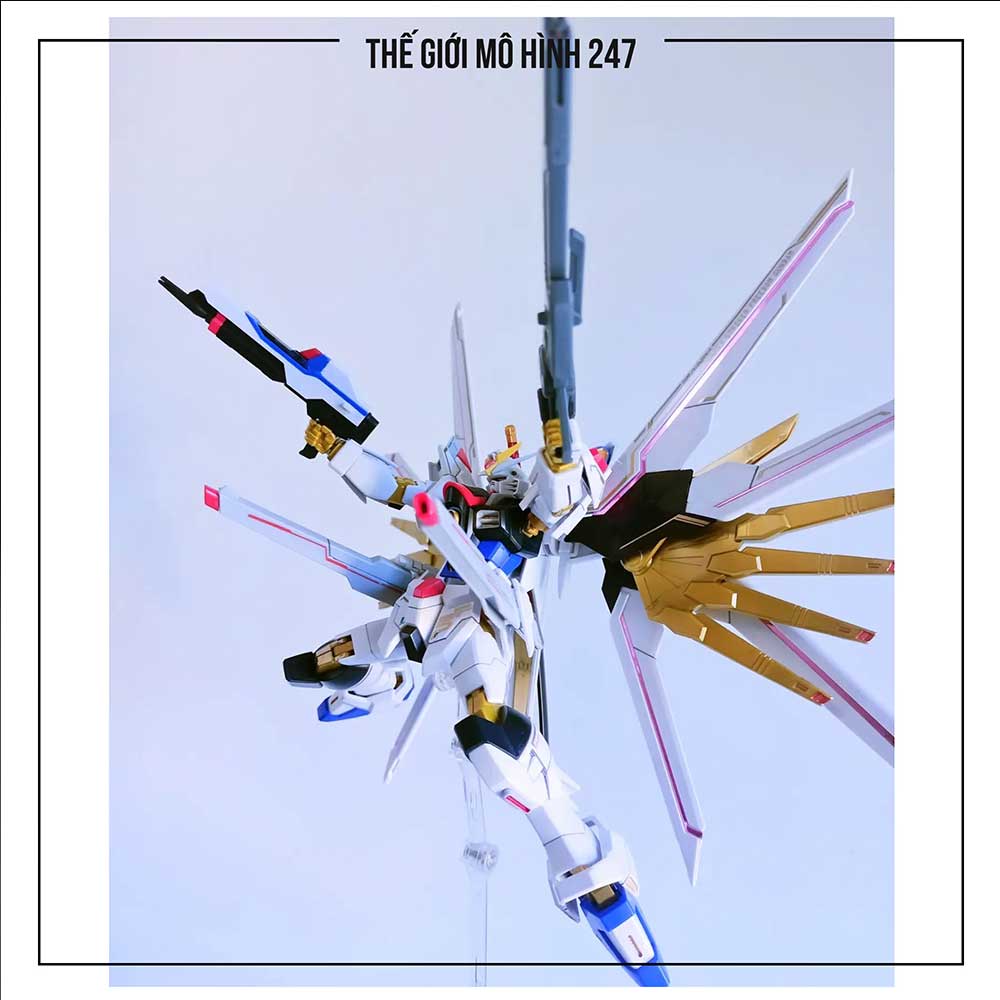 Mô Hình Gundam HG 250 Mighty Strike Freedom Fighter (Tặng đế + Decal nước)