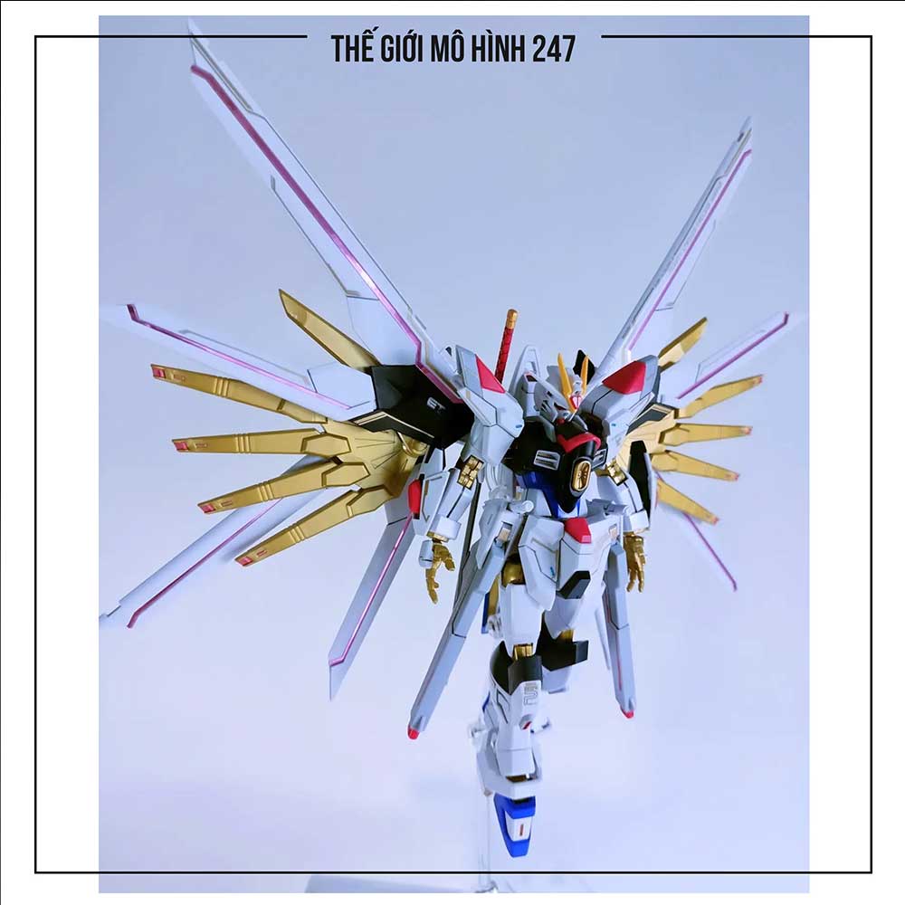 Mô Hình Gundam HG 250 Mighty Strike Freedom Fighter (Tặng đế + Decal nước)