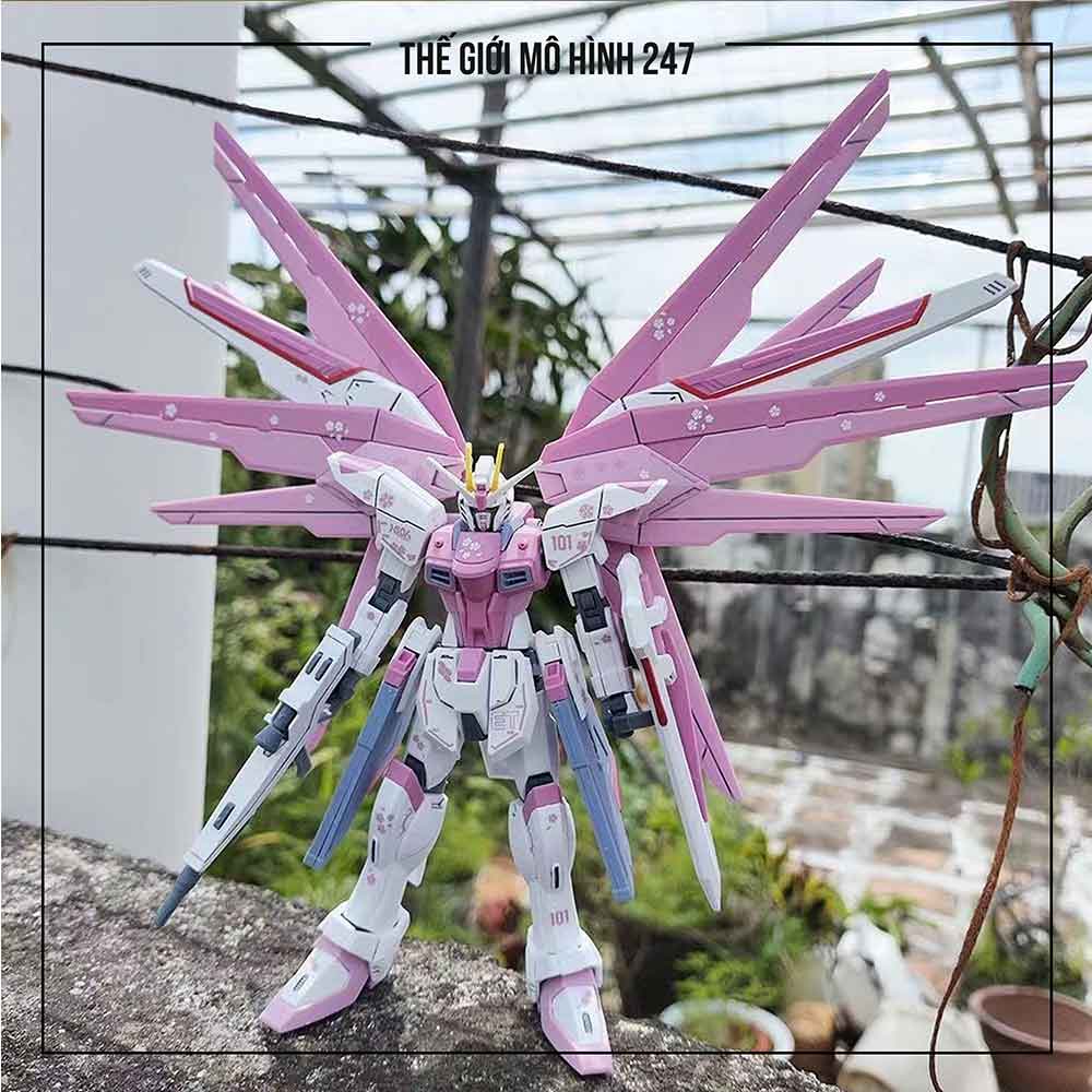 Mô hình Gundam Sakura Hồng Free Strike 2.0 HG 1/144 (Tặng decal nước + đế)