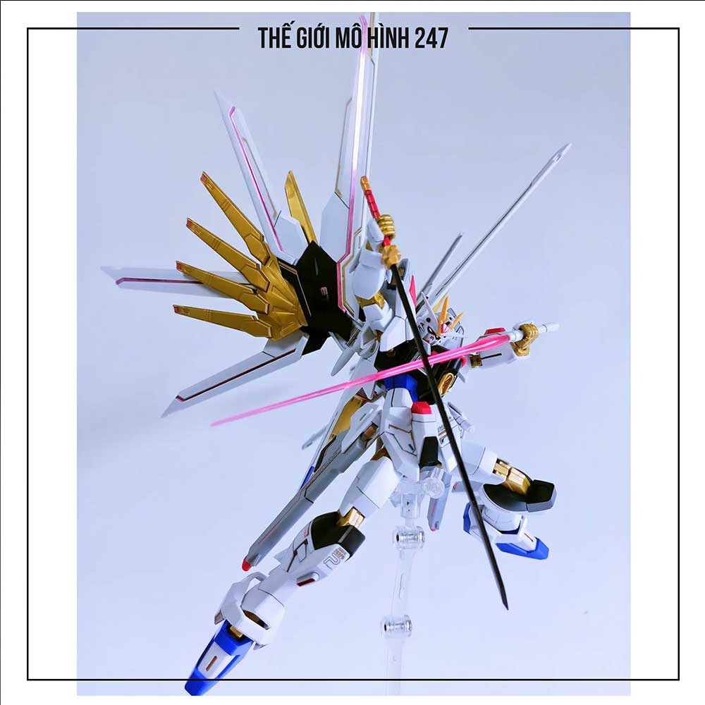 Mô Hình Gundam HG 250 Mighty Strike Freedom Fighter (Tặng đế + Decal nước)