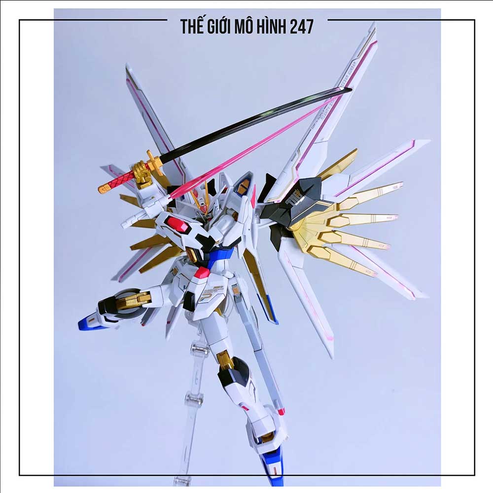 Mô Hình Gundam HG 250 Mighty Strike Freedom Fighter (Tặng đế + Decal nước)