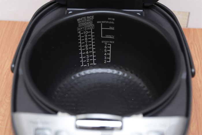 Nồi cơm điện từ Hitachi RZ-KG18YS 1.8 lít