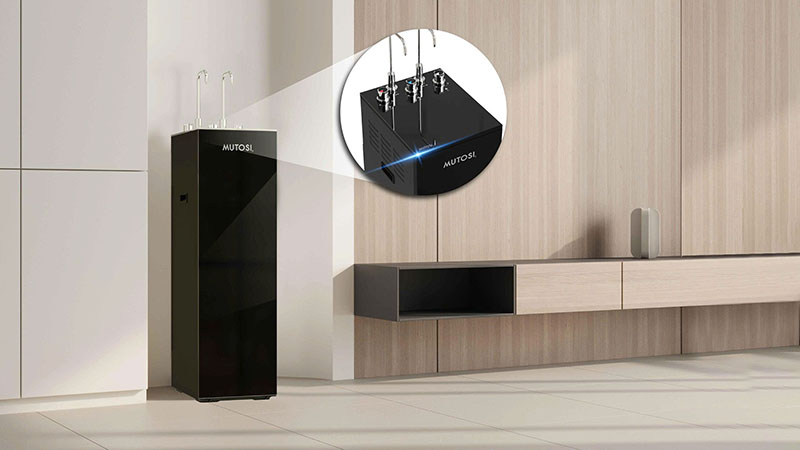 Thiết kế tủ đứng nhỏ gọn với tông màu đen sang trọng