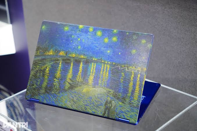 Laptop MSI Prestige 14 Flip AI+ Vincent Van Gogh Edition Starry Night Over the Rhône - 260VN