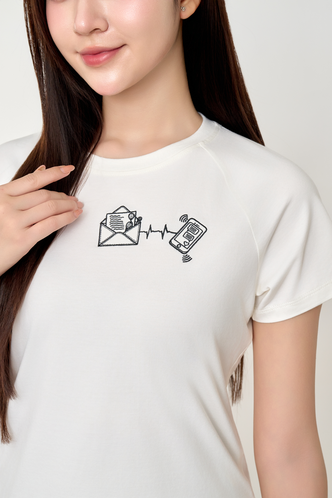 Áo Thun Nữ Bamboo Cổ Tròn Tay Raglan Năng Động