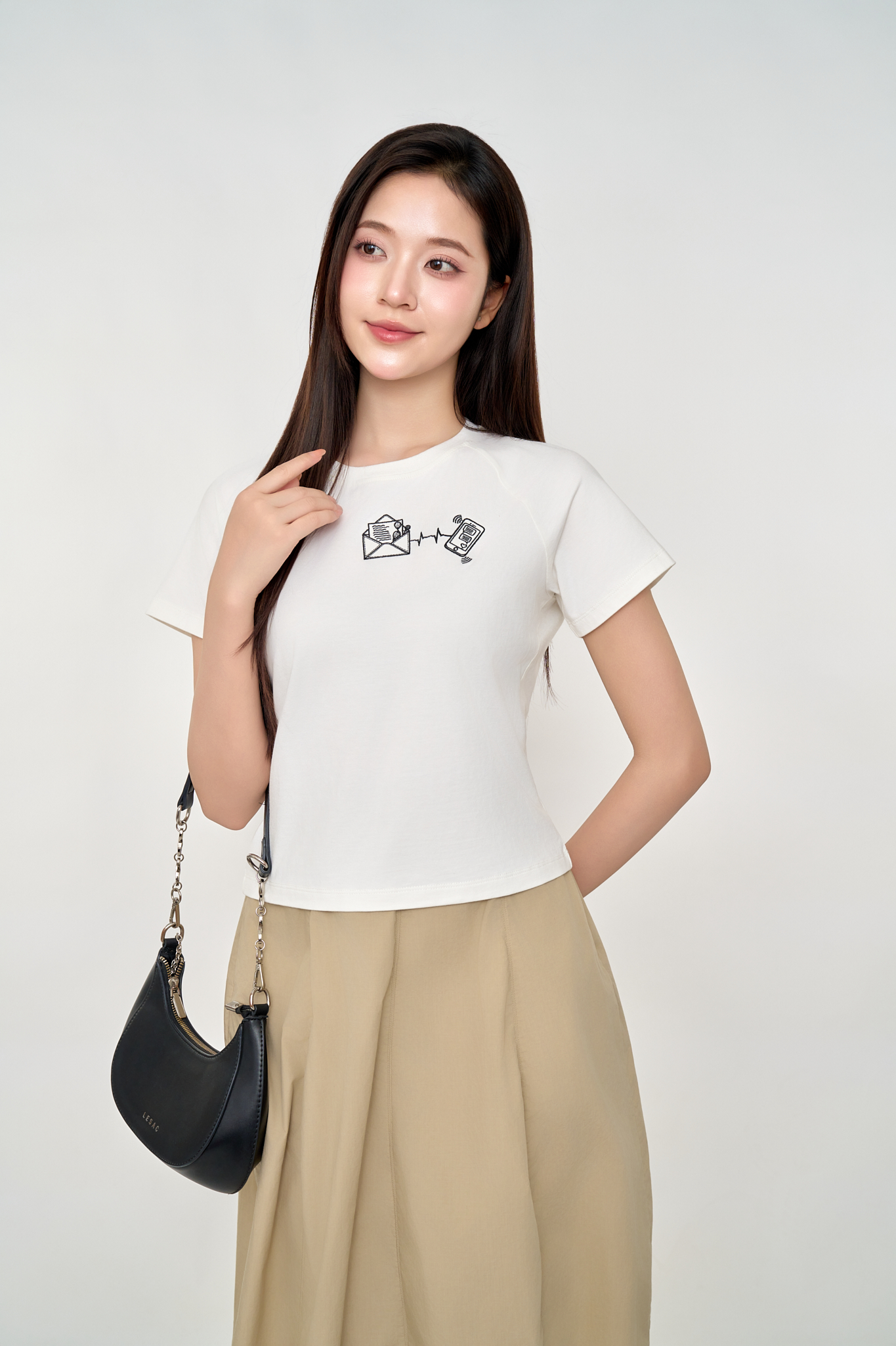 Áo Thun Nữ Bamboo Cổ Tròn Tay Raglan Năng Động