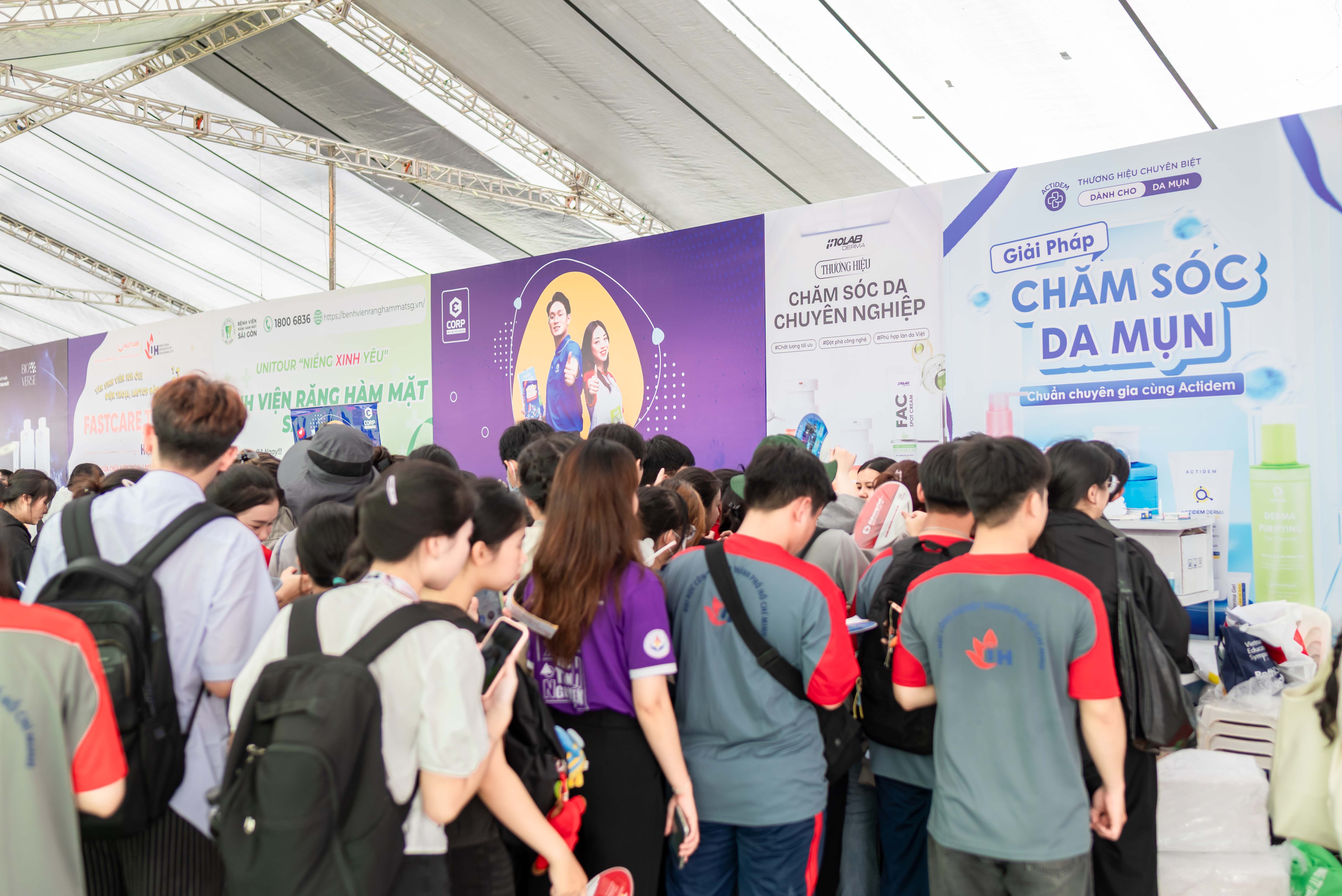 SINH VIÊN IUH TRẢI NGHIỆM CHĂM SÓC DA KHOA HỌC CÙNG INOLAB DERMA
