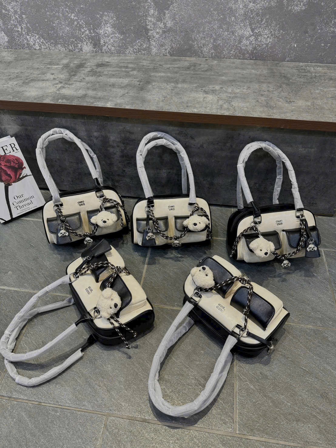 TÚI CHIO VIỆT KÈM CHARM CÚN SIÊU CƯNG 25CM (15)