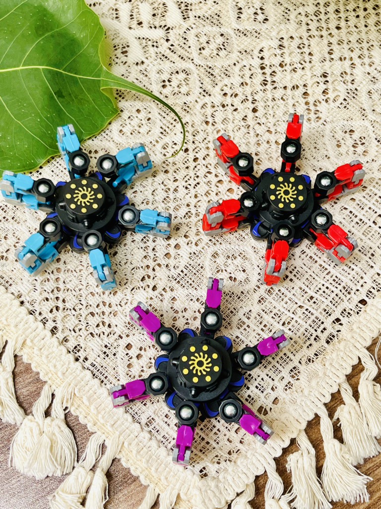 Con quay robot biến hình sáng tạo cho bé (1)