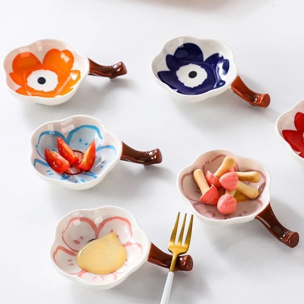 KM CHÉN ĐỰNG NƯỚC CHẤM GIA VỊ BÔNG HOA CÓ QUAI CẦM (2)