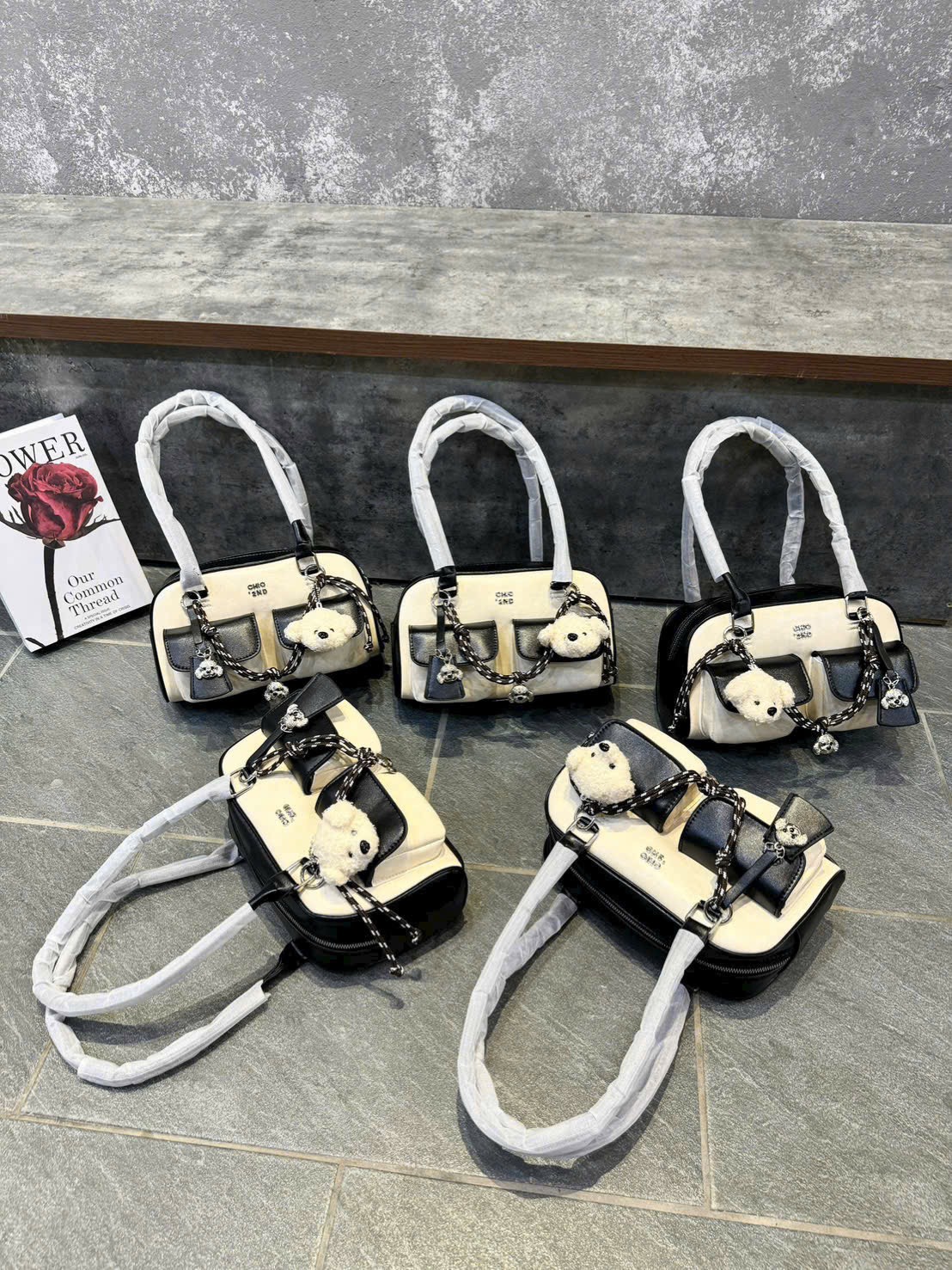 TÚI CHIO VIỆT KÈM CHARM CÚN SIÊU CƯNG 25CM (15)