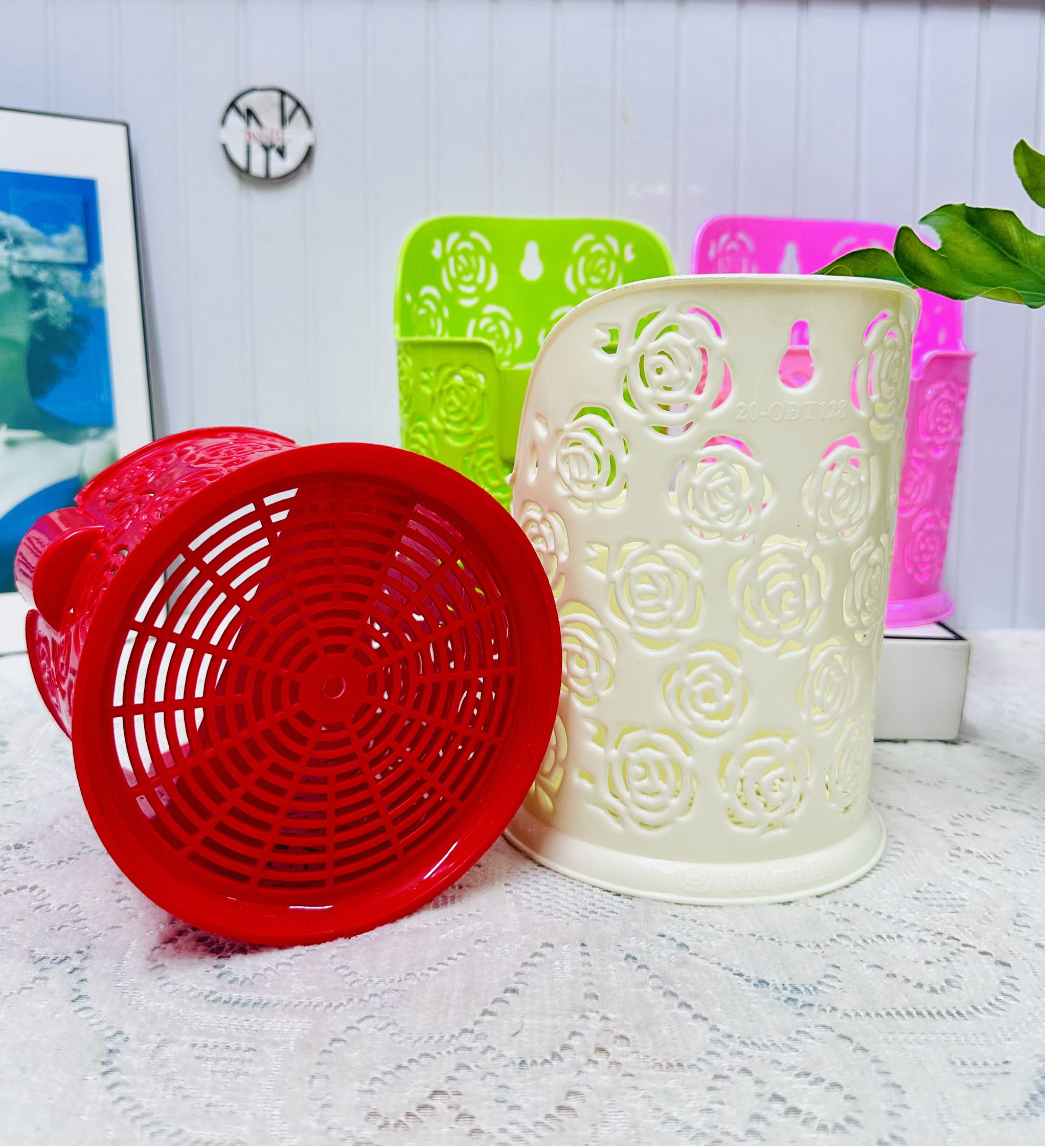 ỐNG ĐỰNG MUỖNG ĐŨA HOA HỒNG (1)