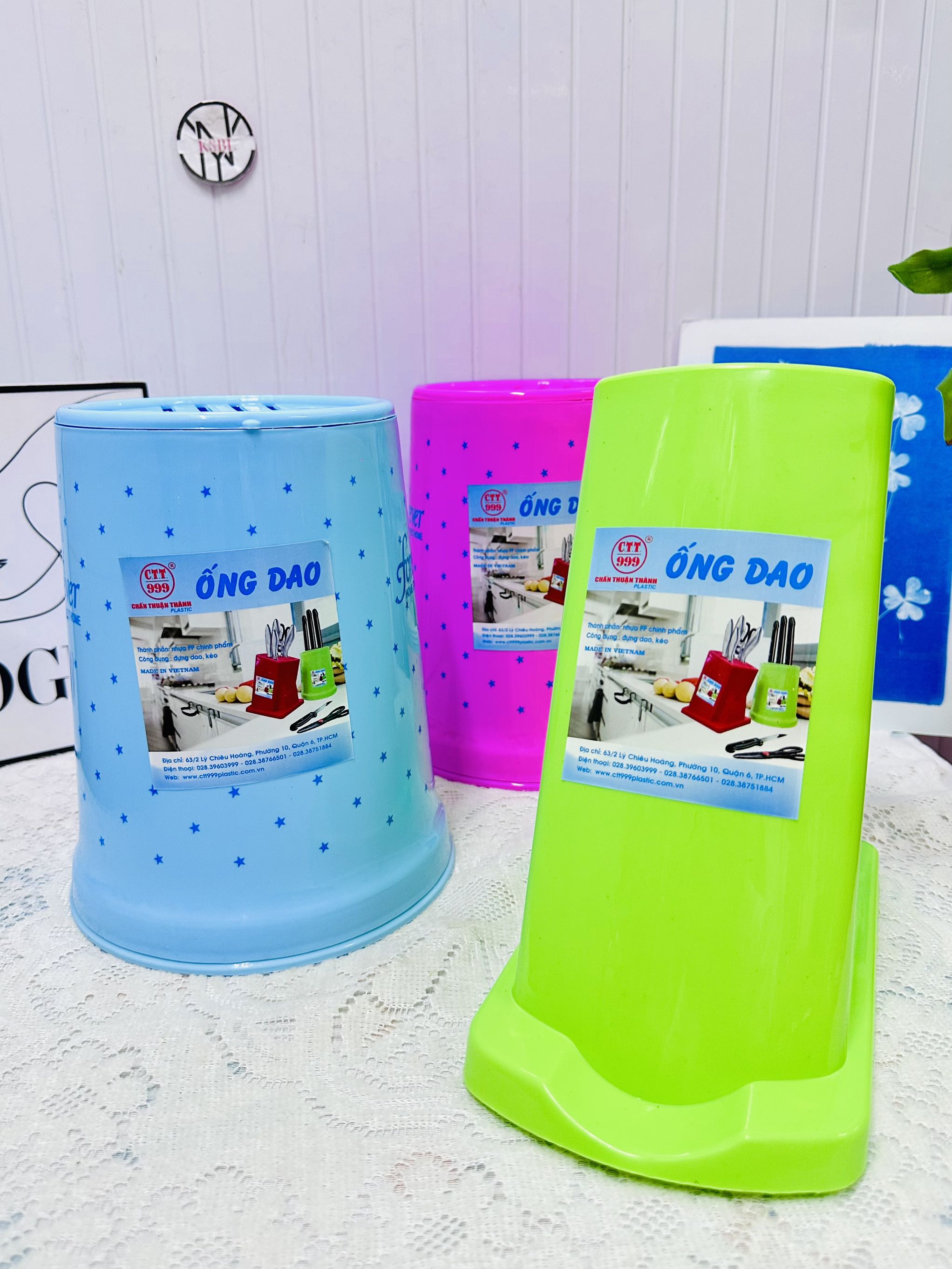 ỐNG HỘP CẮM DAO KÉO BẰNG NHỰA (2)