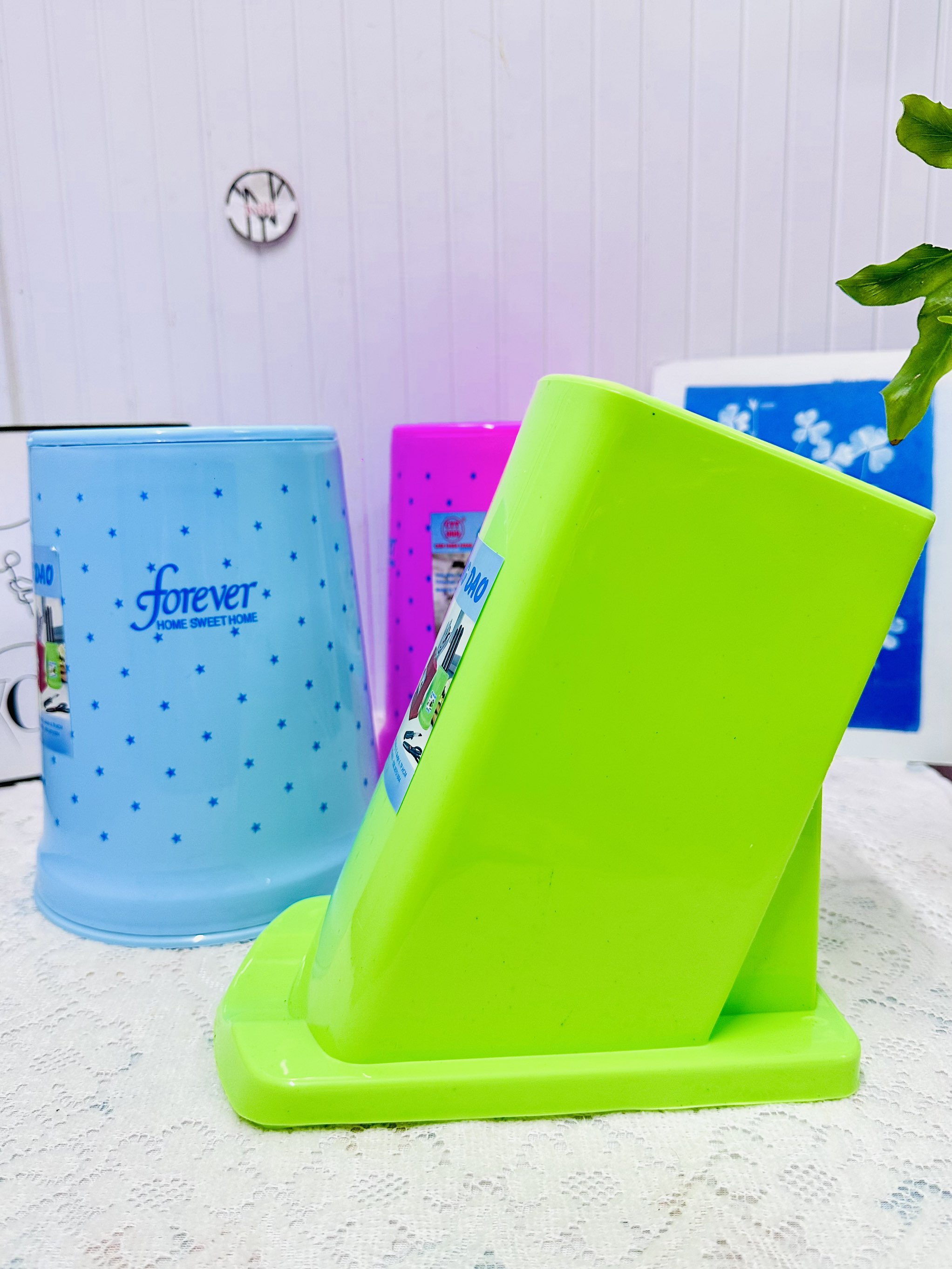 ỐNG HỘP CẮM DAO KÉO BẰNG NHỰA (2)