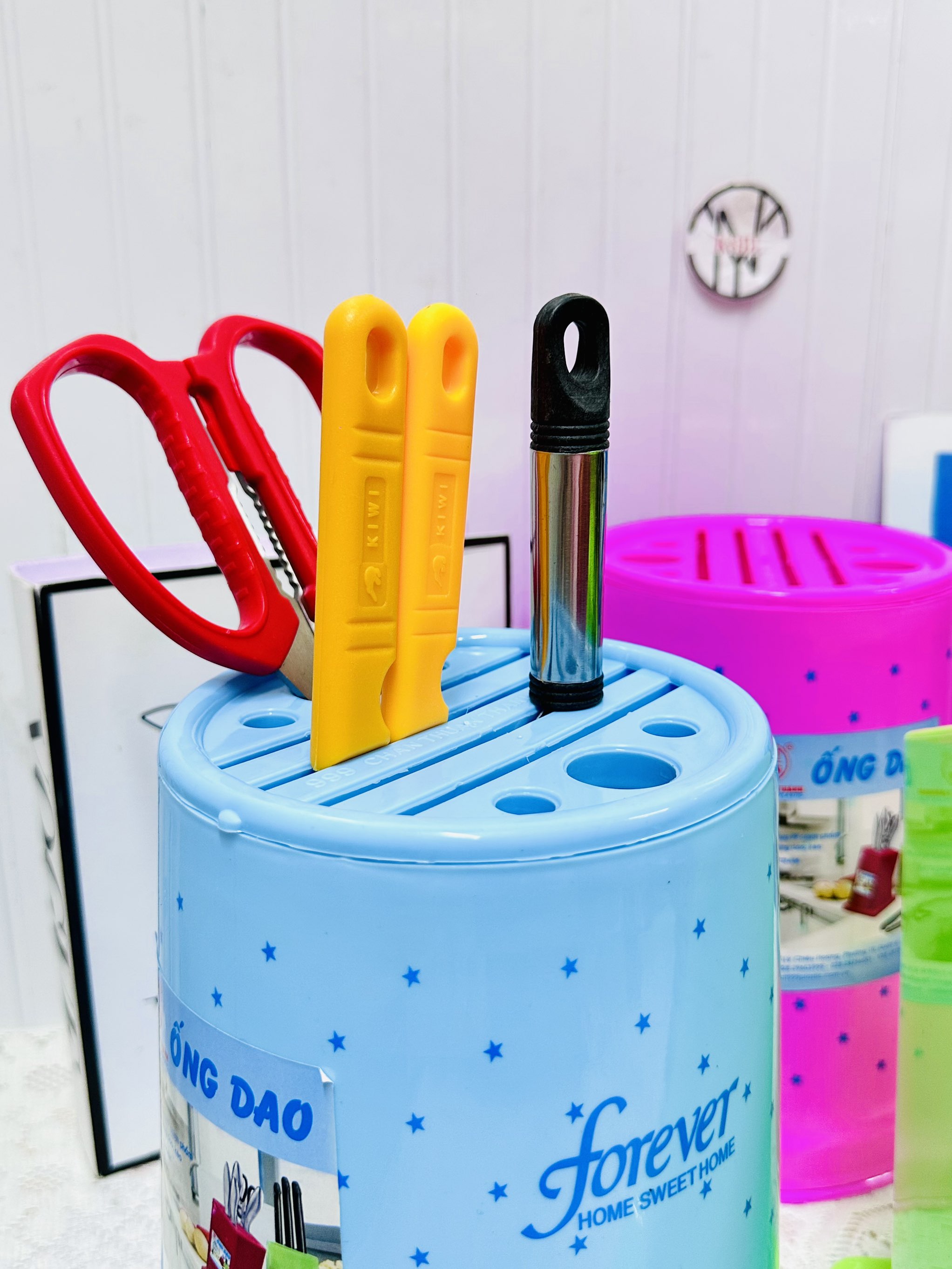 ỐNG HỘP CẮM DAO KÉO BẰNG NHỰA (2)