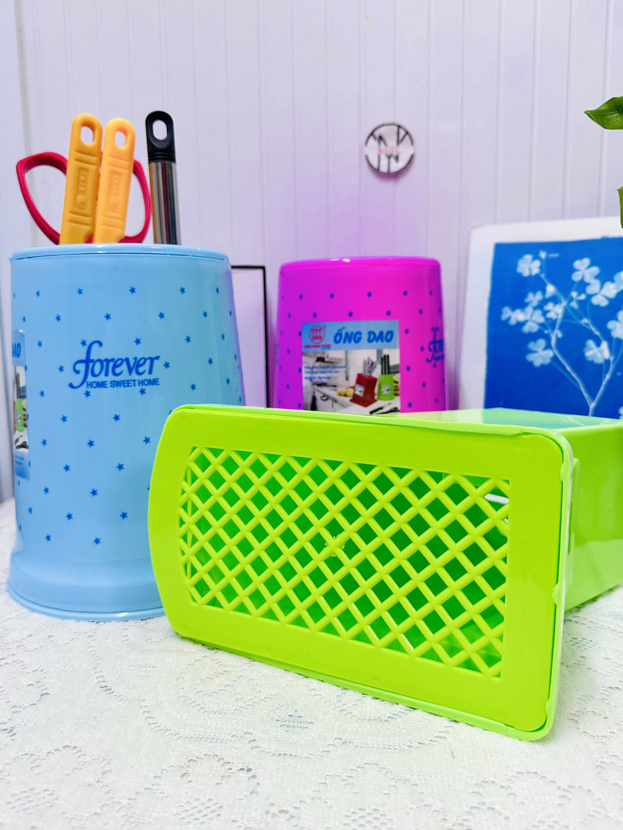 ỐNG HỘP CẮM DAO KÉO BẰNG NHỰA (2)