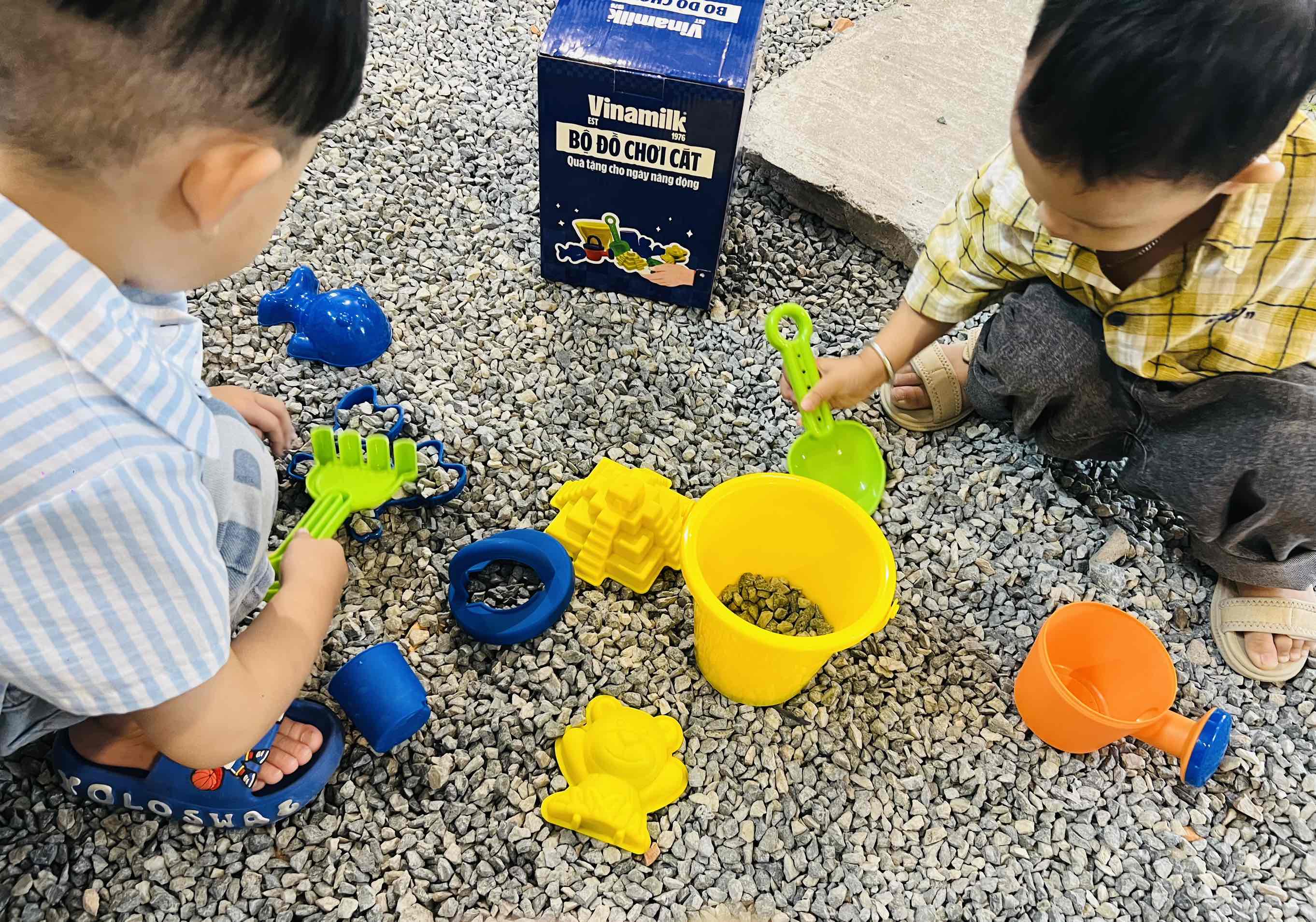 BỘ ĐỒ CHƠI XÚC CÁT 11 CHI TIẾT VINAMIL CHO BÉ (2)