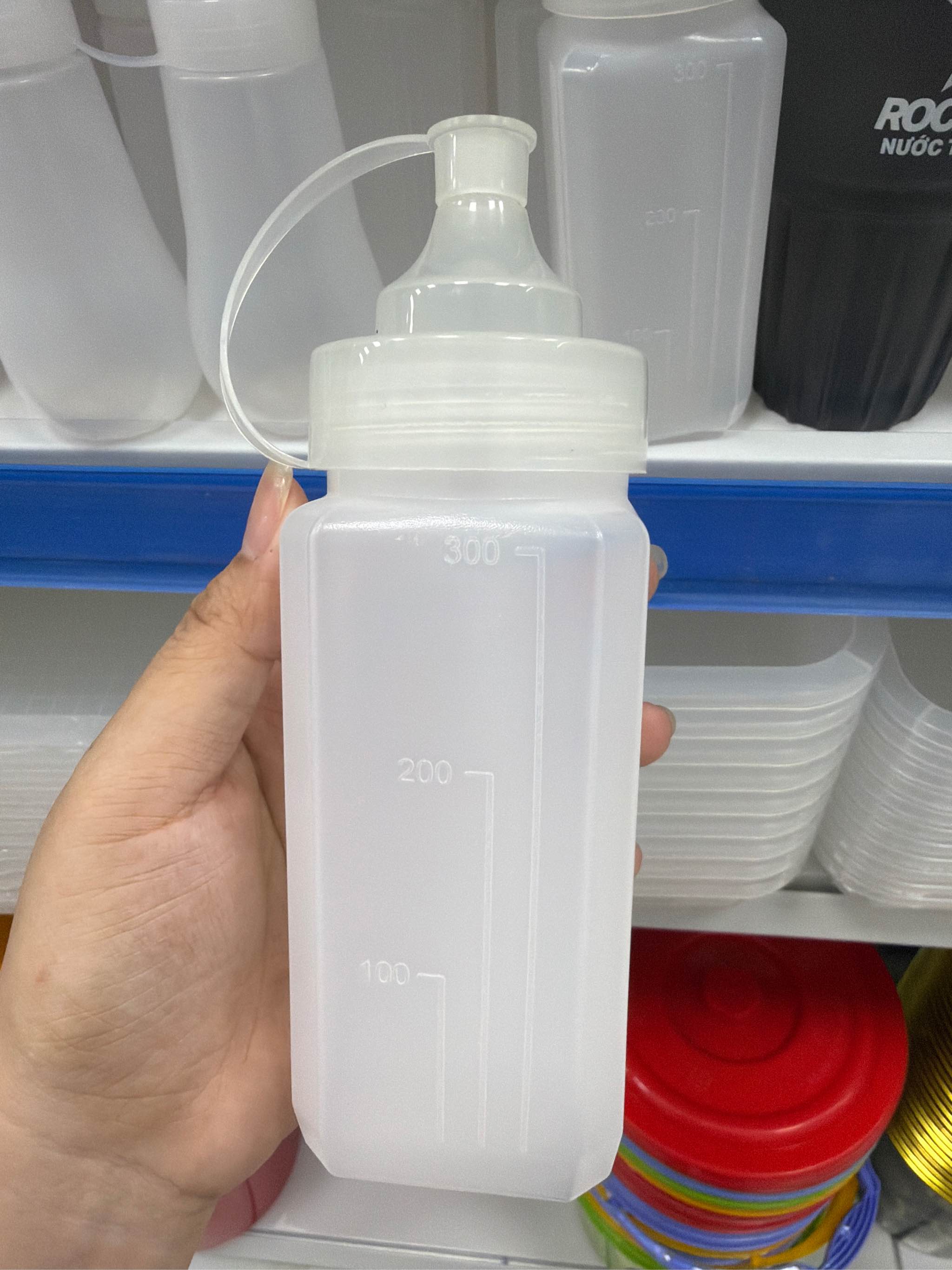 CHAI ĐỰNG TƯƠNG VUÔNG 300ML (1)