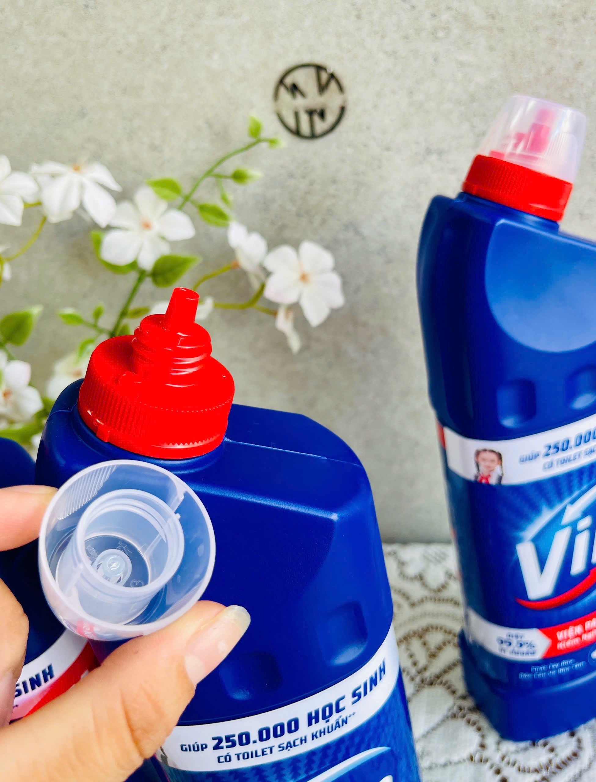 CHAI TẨY RỬA BỒN CẦU NHÀ TẮM VIM 880ml XANH BIỂN (Ko áp dụng giảm 10%)