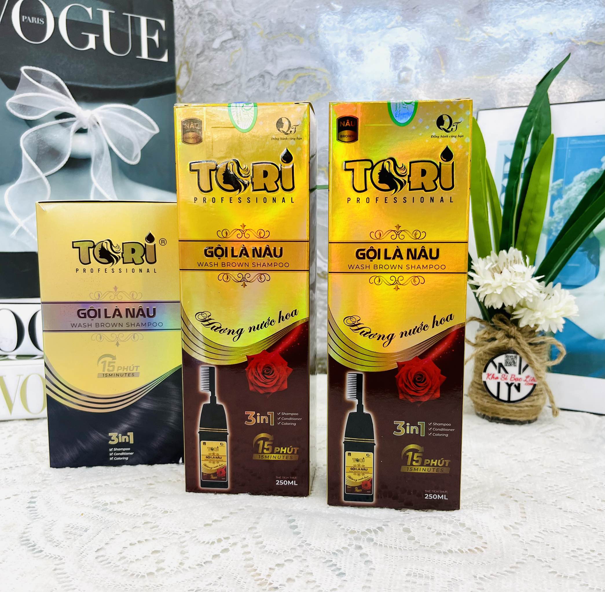 CHAI GỘI LÀ NÂU TÓC HƯƠNG NƯỚC HOA CÓ LƯỢC CTY TORI 250ml